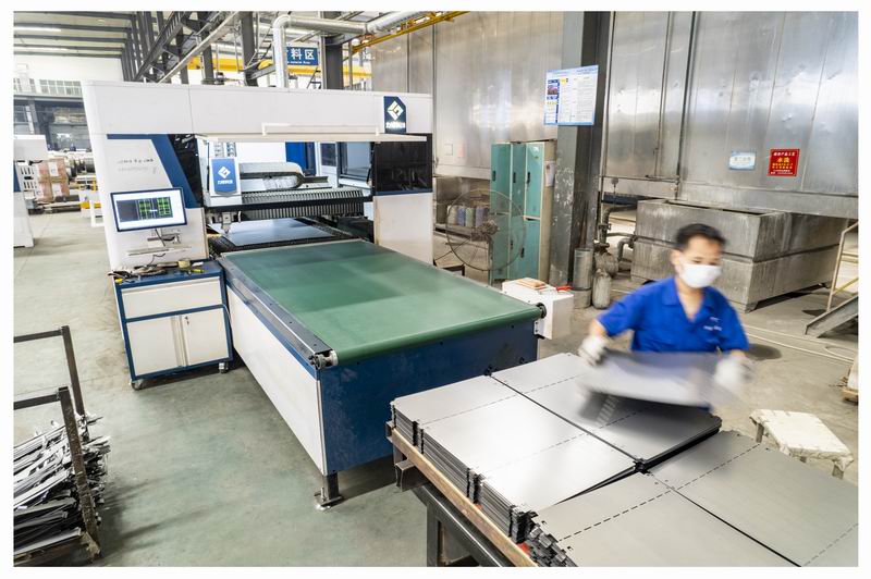 萊特全自動智能激光切割加工中作業(yè)中心 (7).jpg