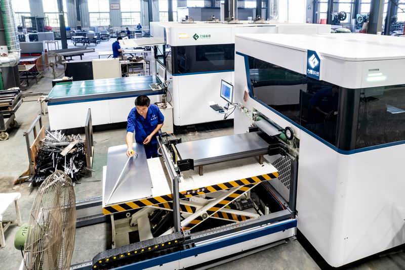 萊特全自動智能激光切割加工中作業(yè)中心 (5).jpg